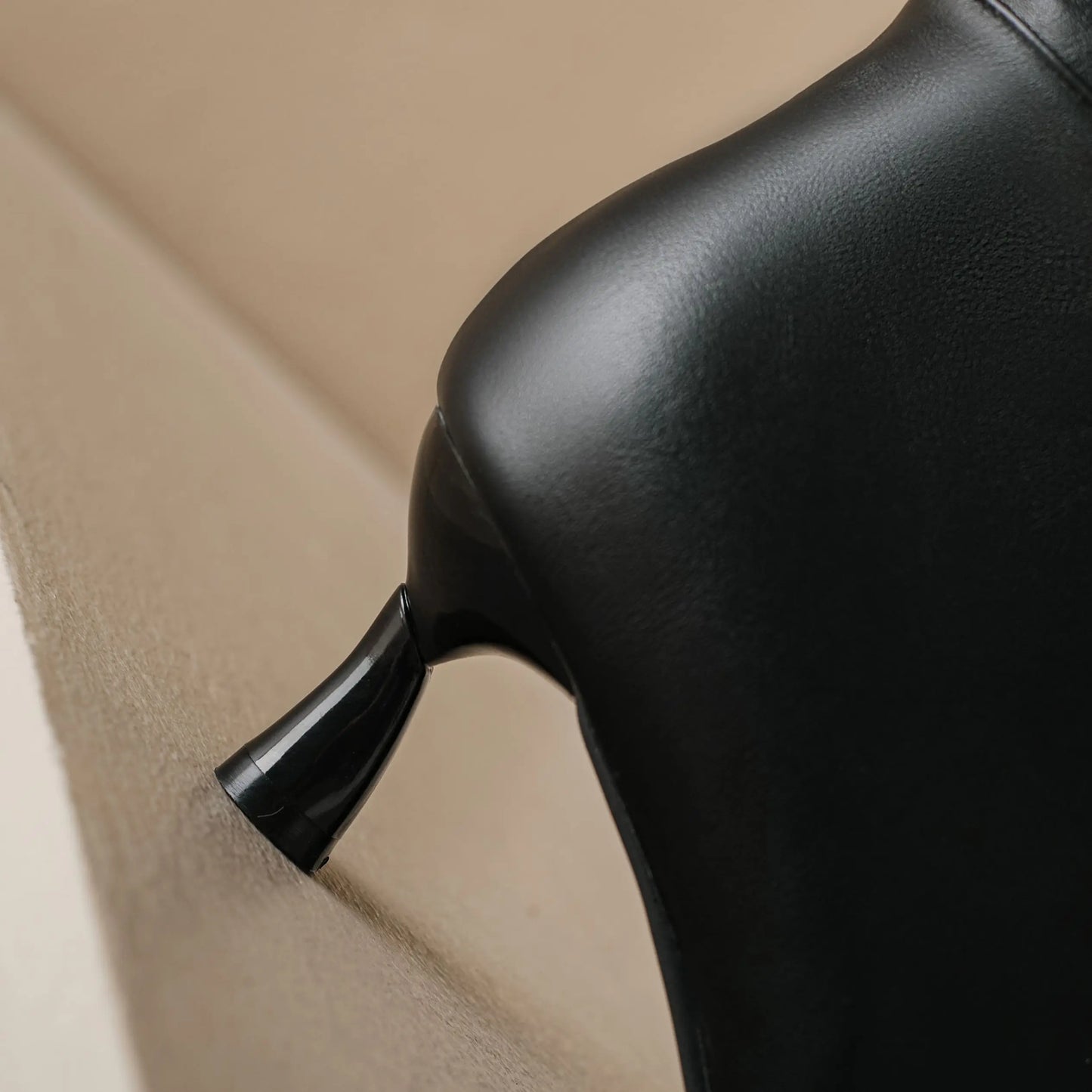Pleat Pointed Toe Short Boots