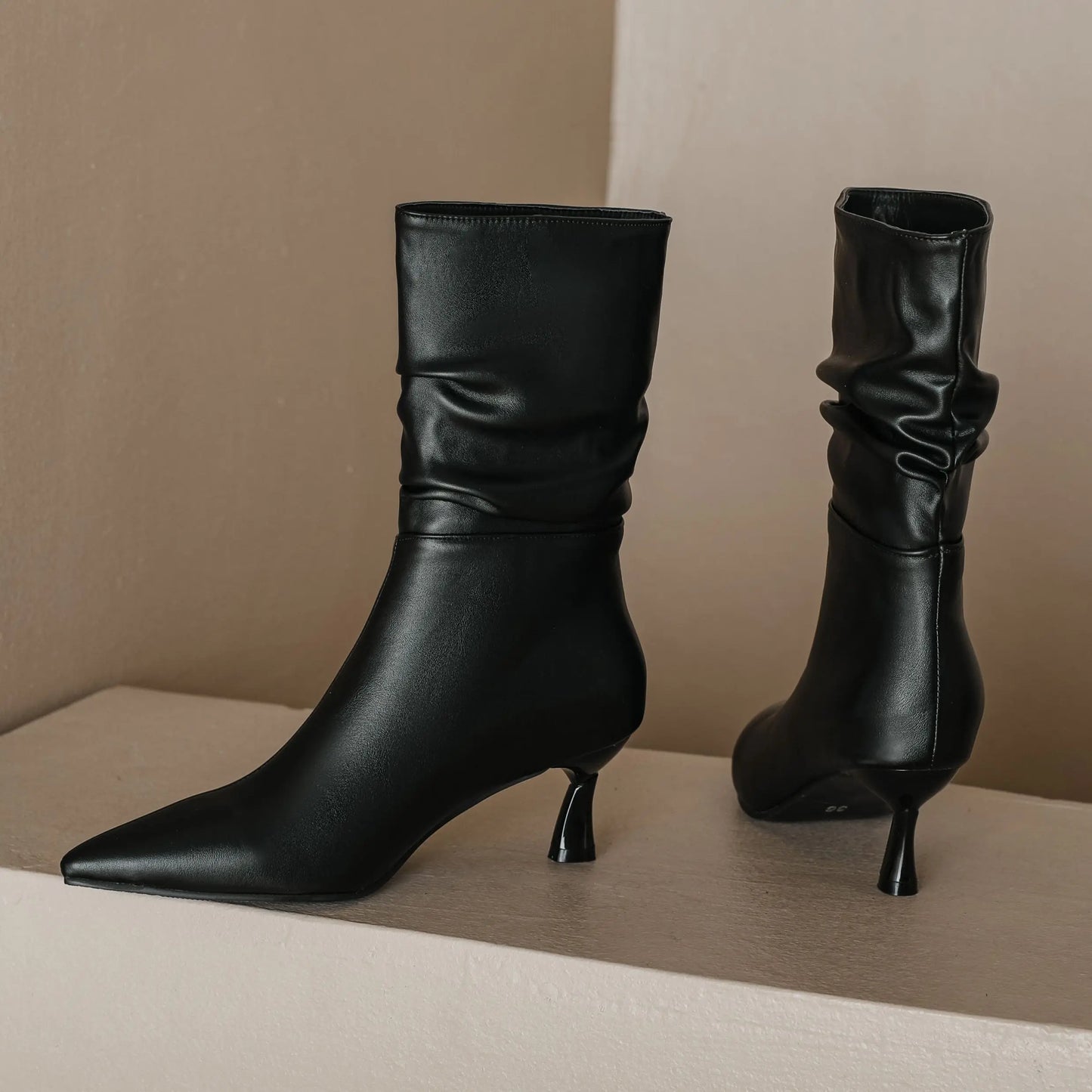 Pleat Pointed Toe Short Boots