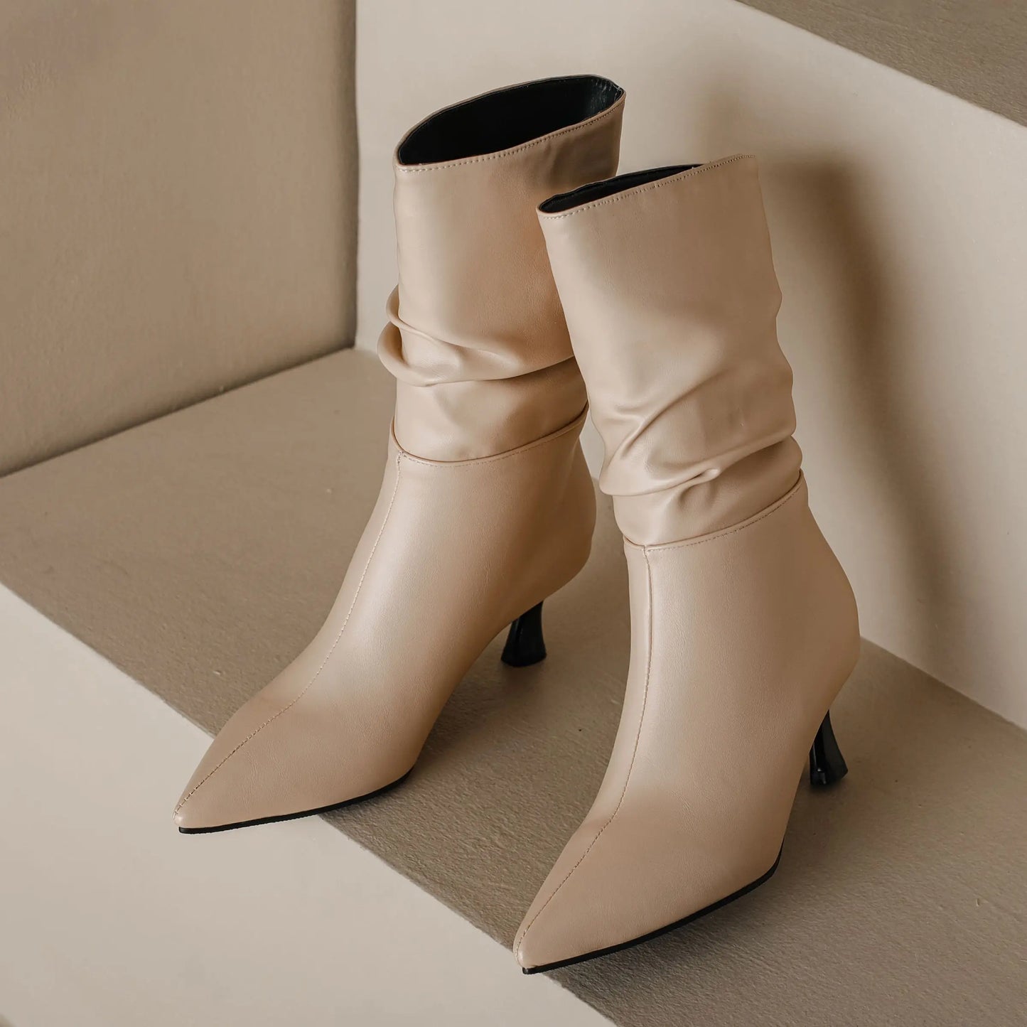Pleat Pointed Toe Short Boots