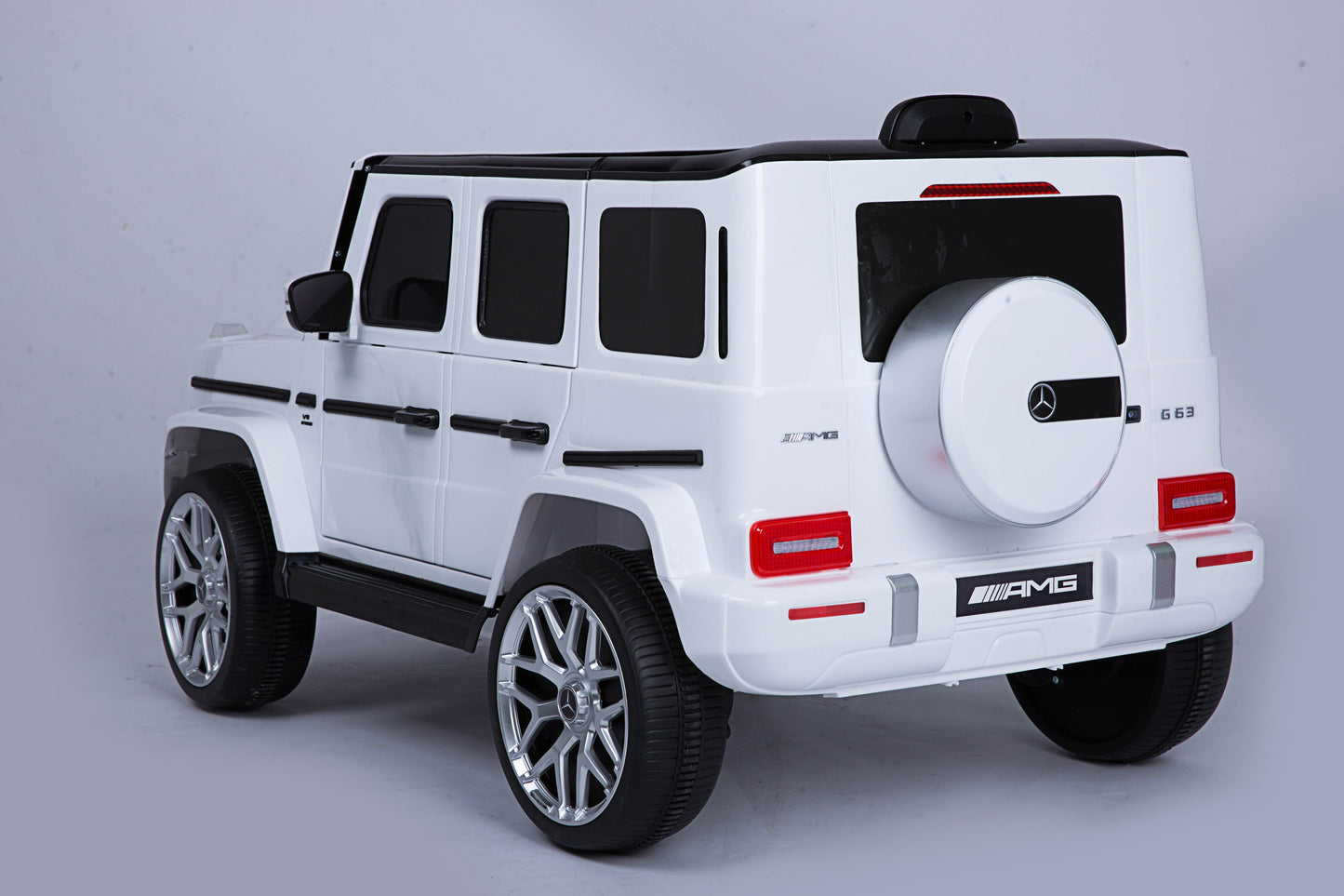 Mercedes Benz AMG G63 - White