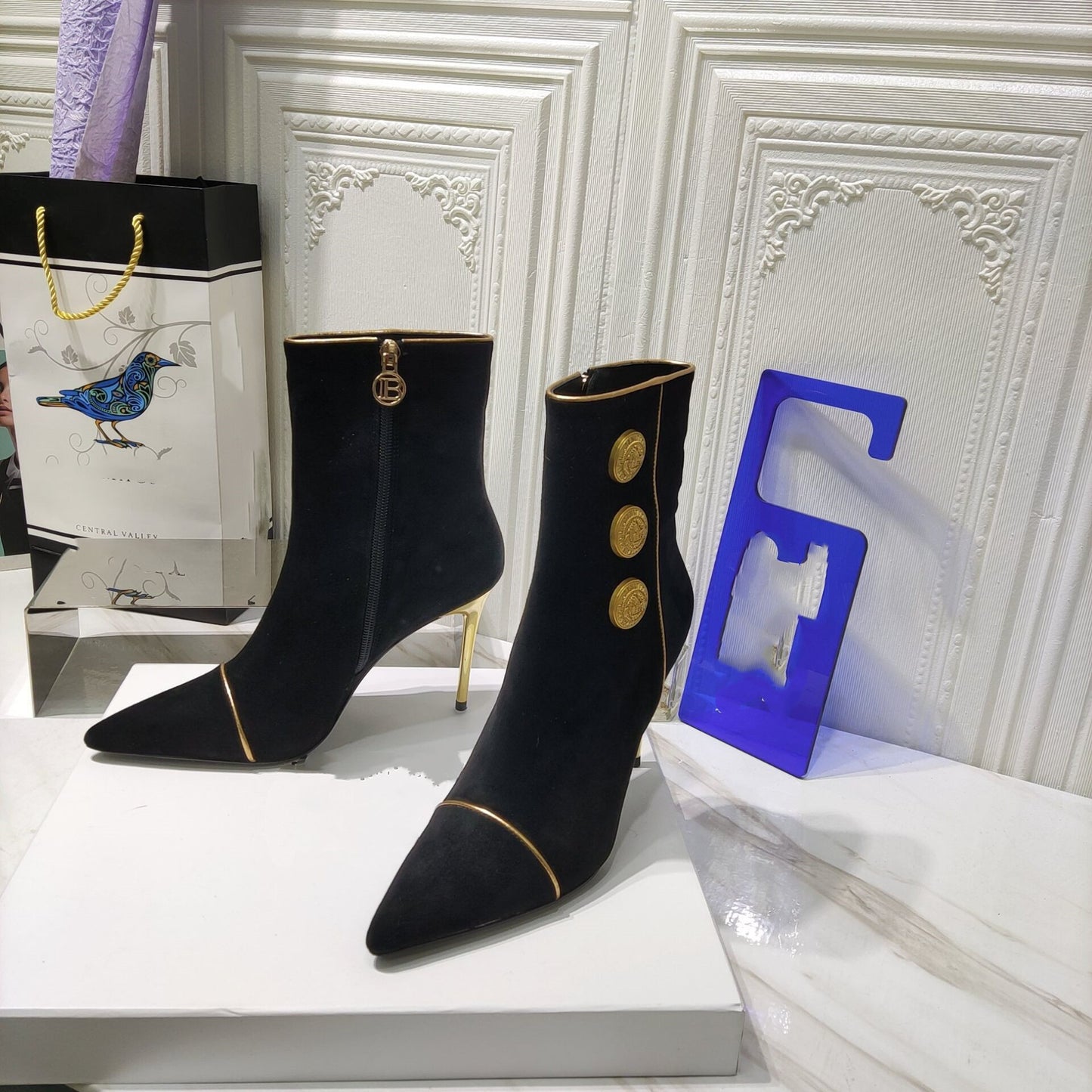 Solid Color Suede Pointed Toe Boot